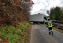 Bgld: Feuerwehr führt Lkw-Bergung durch und packt bei Möbel an