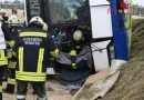Oö: Großschadensübung mit Autobus und Gefahrgut-Lkw in Windern mit über 120 Kräften