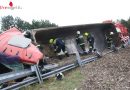 Nö: Zwei Kräne bei Bergung eines Schotter-Lkw bei Leobersdorf im Einsatz