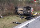 Nö: Klein-Transporter überschlägt sich → eingeklemmter Fahrer durch Feuerwehr gerettet