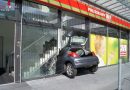 Schweiz: Von Bremse abgerutscht und Gas gegeben: Auto landet im Treppenhaus