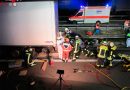 D: Pkw-Lenker nach Auffahrunfall mit Lkw eingeklemmt