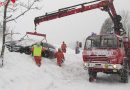 Oö: Feuerwehr befreit Fahrzeug aus dem Schnee