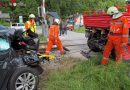 Oö: Zwischen Bahnschranken eingeschlossen – Pkw von Zug gerammt