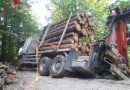 Oö: Glück im Unglück: Forststraße bricht unter Holztransporter weg