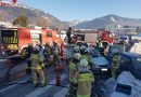Oö: Eine Person mittels hydraulischen Rettungsgerät aus Fahrzeug gerettet