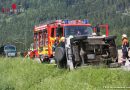 Bayern: Glück im Unglück: Lenker kann sich aus umgekippten Geländewagen befreien