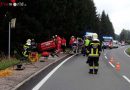 Stmk: Feuerwehr rettet verunfallten Fahrzeuglenker aus Pkw