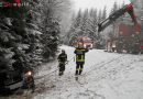 Stmk: Fahrzeugbergung nach Verkehrsunfall auf Schneefahrbahn