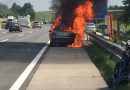 Nö: Cabrio auf der Westautobahn in Flammen aufgegangen