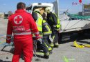 Nö: Eingeklemmte Person bei Unfall zwischen zwei Lkw im Himberger Ortsgebiet
