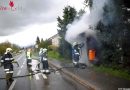 T: Brand eines hölzernen Wartehäuschens