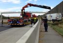 Nö: Kastenwagen auf der S1 im Straßengraben