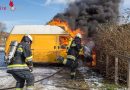 Nö: Abgestellter VW-Bus in Vollbrand (+Video)