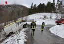 Nö: Mehrfachüberschlag mit Transporter über steile Böschung