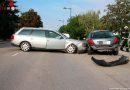 Nö: Pkw-Lenker prallt mit seinem Fahrzeug gegen zwei abgestellte Pkw