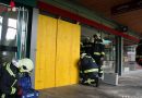 Nö: Kaputte Auslagenscheibe von der Feuerwehr verschlossen