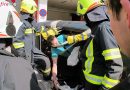 Oö: Feuerwehr übt intensiv den Umgang mit dem hydraulischen Rettungsgerät