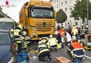 D: Radfahrerin unter der Vorderachse eines Lkw eingeklemmt