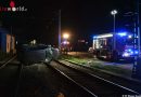 Nö: Pkw landet nach Unfall am Gleiskörper der Badner Bahn