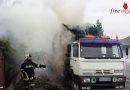 Oö: Lkw mit Strohballen in Brand – Flammenausbreitung verhindert