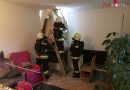 Oö: Kaminverkleidung brannte im Wohnzimmer → Brand in Neuzeug rasch bekämpft