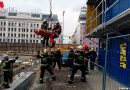 W: Verletzter Bauarbeiter von der Berufsfeuerwehr Wien geborgen