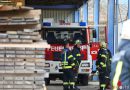 Oö: 15 Feuerwehren bei Brand in Unternehmen in Berg im Attergau alarmiert