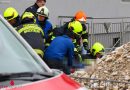 Oö: Personenrettung auf Pool-Baustelle in Marchtrenk