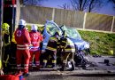 Stmk: Gegen Aufpralldämpfer gekracht → erfolgreiche Menschenrettung auf der A2 bei Mooskirchen