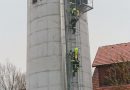 Oö: Drei Feuerwehren nach Verpuffung im Silo eines Holzverarbeitungsbetriebes in Scharnstein im Einsatz