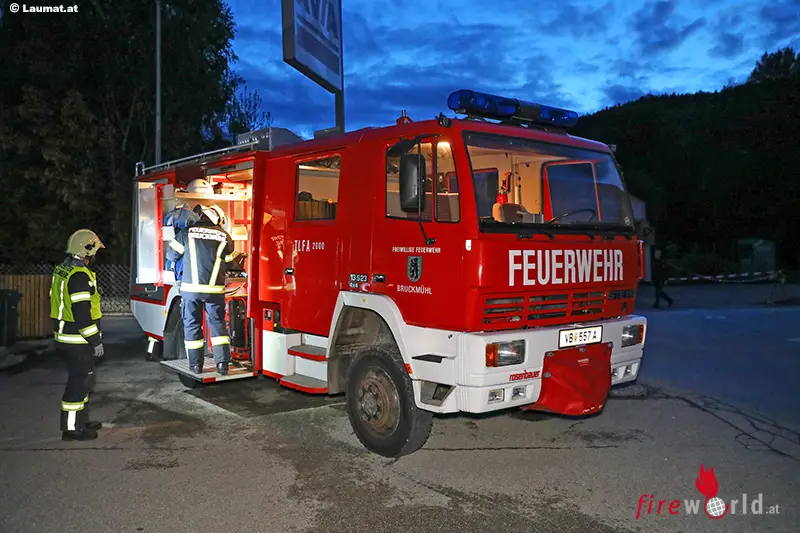 Oö: Feuerwehreinsatz nach Bankomatsprenung in Ottnang am ...