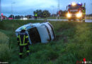 Oö: Auto bei Unfall im Kreisverkehr in St. Georgen bei Grieskirchen in ein Feld überschlagen