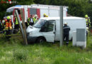 Nö: Transporter bei Großweikersdorf gegen Eisensteher geprallt