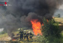 Deutschland: Brennende Ballenpresse in Lüdge