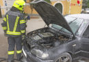 Oö: Passanten bekämpfen Autobrand in Attnang-Puchheim