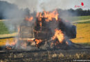 Oö: Anhänger mit Stroh auf Feld in Schiedlberg in Flammen