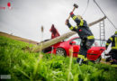 Oö: Autolenker kappt zwei Strommasten