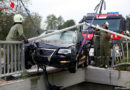 Bgld: Pkw kommt nach Unfall auf einem Brückengeländer zum Stillstand