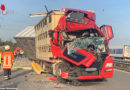 D: Schweinelaster verunglückt auf Autobahn bei Bockel