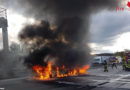 D: Autos brennen nach Auffahrunfall auf der A5