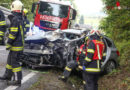 Oö: Eingeklemmte nach Pkw-Lkw-Kollision bei Niederthalheim