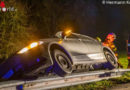 Oö: Auto parkt nach Unfall in Scharten auf Leitschiene