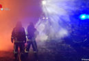 D: Feuerwehr Bochum bekämpft brennende Heu- und 800 brennende Strohballen: 3 leichtverletzte Fw-Leute
