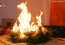 Schweiz: Zimmerbrand durch brennen gelassene Kerze auf Adventkranz