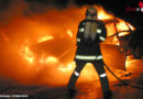 Tirol: Autovollbrand in Telfs → Überwachungskamera filmt Brandstiftung
