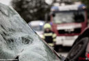 D: Autotransporter schiebt Pkw auf A 8 auf Lkw → zwei Tote bei Karlsbad
