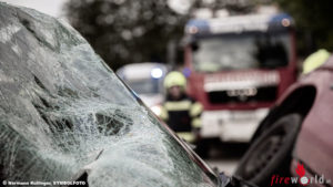 D: Beim Überholen mit Pkw zwischen Lkw und Transporter eingeklemmt → ein Toter bei Petersdorf