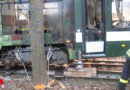 Bayern: Straßenbahnentgleisung und spektakulärer Pkw-Unfall in Augsburg
