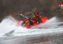 Oö: Feuerwehr fischt 67 Zeitungskassen aus der Traun